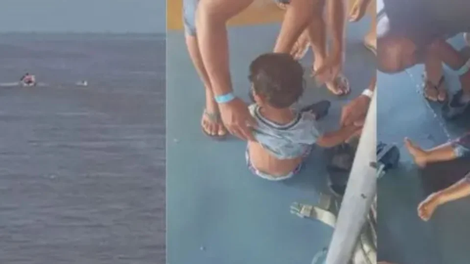 Bebê é resgatado após cair de embarcação no rio Solimões, no Amazonas