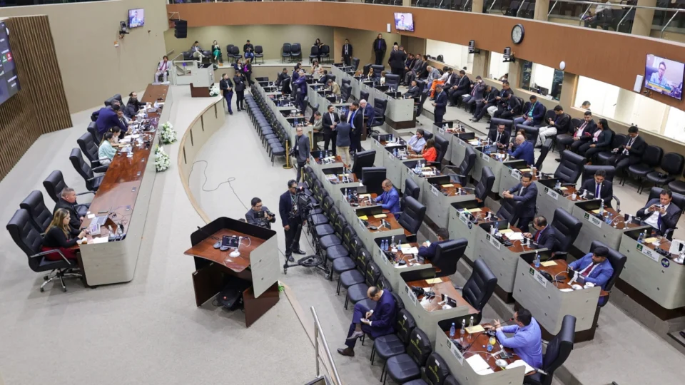 Saiba quais vereadores votaram a favor do empréstimo de R$ 2,5 bilhões da Prefeitura de Manaus