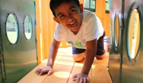 Menino desaparecido há 7 anos é encontrado após caso aparecer em série de TV