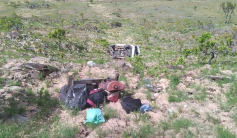 Capotamento de transporte escolar deixa dois mortos e um ferido em Roraima