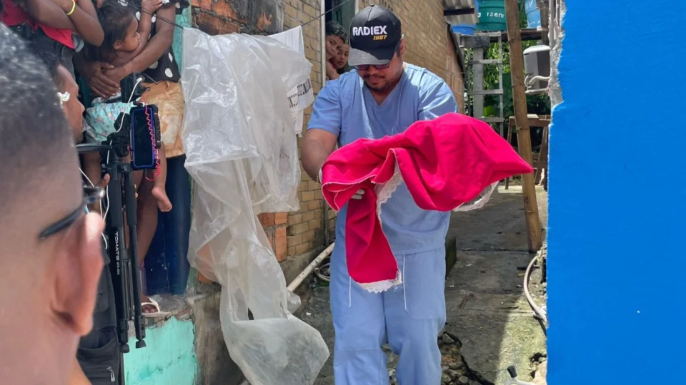 Bebê recém-nascido é encontrado morto em lixeira na zona Leste de Manaus