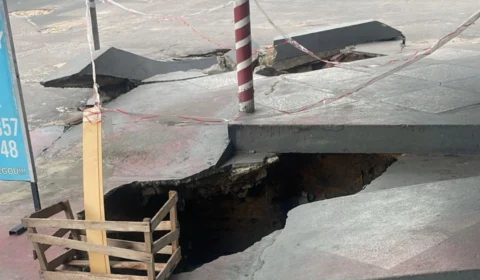 Prefeitura ignora cratera em frente a drogaria no bairro Mutirão, Zona Norte de Manaus