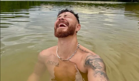 Fred Bruno compartilha momentos de viagem pelo Amazonas em suas redes sociais