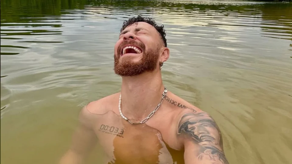 Fred Bruno compartilha momentos de viagem pelo Amazonas em suas redes sociais