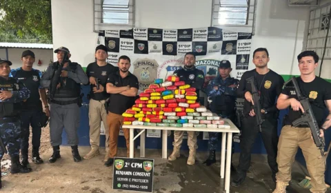 Polícia apreende 71 tabletes de drogas em embarcação no porto de Benjamin Constant