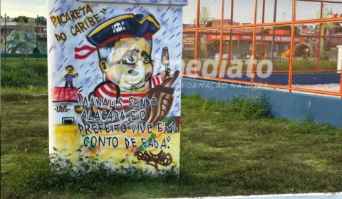 Moradores fazem protesto em grafite contra prefeito de Manaus após alagamentos
