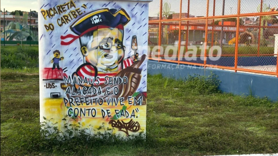 Moradores fazem protesto em grafite contra prefeito de Manaus após alagamentos
