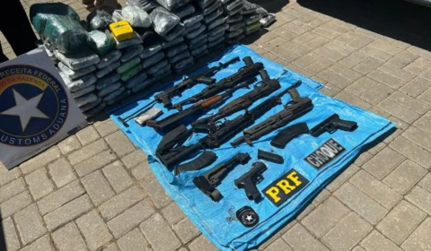 PRF apreende 150 kg de skunk e armamento pesado em caminhão na BR-319