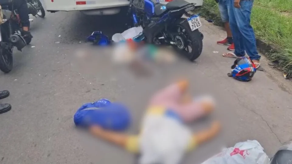 Mulher morre em colisão entre moto e ônibus na Avenida Torquato Tapajós