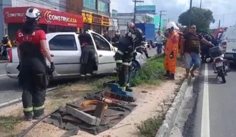 Grave acidente compromete trânsito na Alameda Cosme Ferreira em Manaus