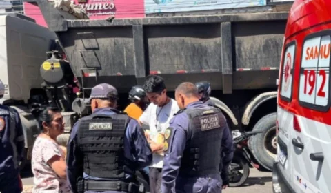 Idosa é atropelada por caminhão enquanto atravessava faixa de pedestres em Manaus