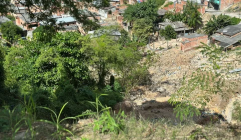 Moradores da comunidade Fazendinha 2 pedem soluções após deslizamento de Terra