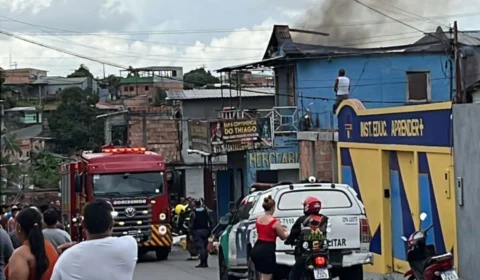 VEJA VÍDEO: Incêndio atinge casa no bairro Novo Reino, em Manaus