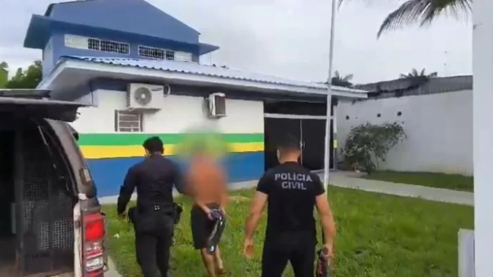 Polícia prende homem condenado por roubo e autuado por posse ilegal de arma e munição em Caapiranga