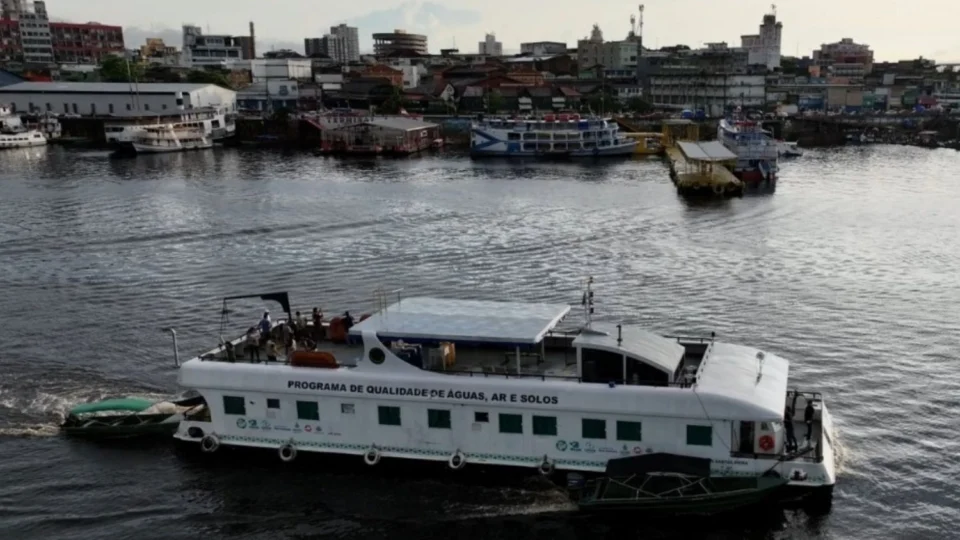 Barco científico parte em nova expedição para avaliar a qualidade das águas dos rios do Amazonas