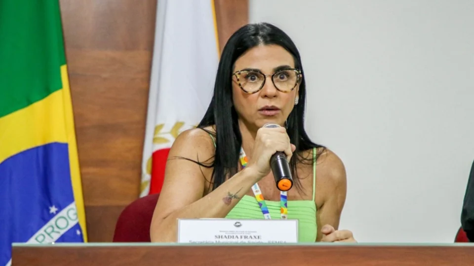 Vereador diz que Shádia Fraxe proíbe servidores da Semsa de postar opiniões nas redes sociais