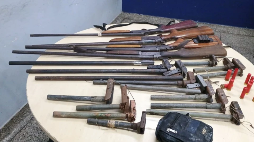 Operação da PMAM resulta em 22 armas apreendidas e três prisões em ações de combate ao crime