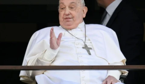 Papa Francisco deixa o hospital após quase 40 dias internado