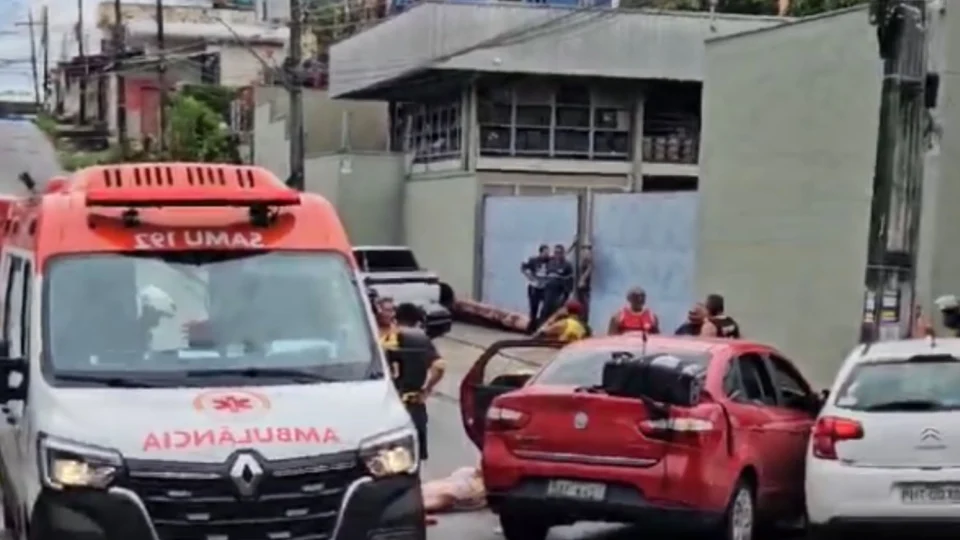 Colisão entre veículos deixa grávida ferida no bairro Petrópolis, em Manaus