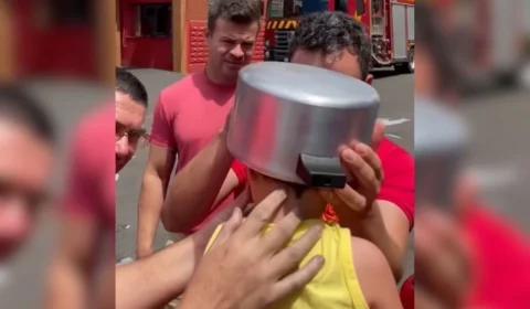 VEJA VÍDEO: mãe se desespera após criança prender cabeça em panela de pressão