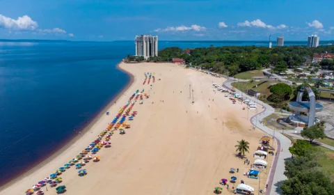 Com o rio na cota de 25m e chuvas intensas, confira os horários de banho na Praia da Ponta Negra