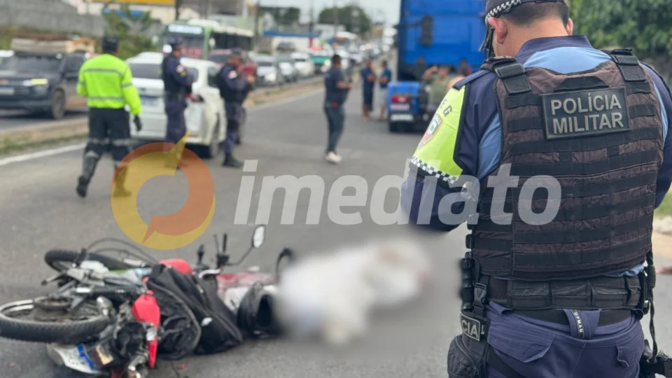 Buraco teria sido causador da morte de motociclista na Av. Torquato Tapajós; População se revolta com a Prefeitura