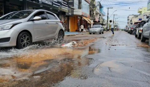 Moradores do Alvorada 1 denunciam desperdício de água e cobram solução urgente da Águas de Manaus