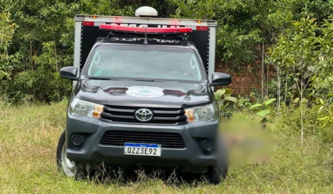 Homem de 23 anos é encontrado com mãos e pés amarrados e quatro tiros na cabeça em terreno no Tarumã