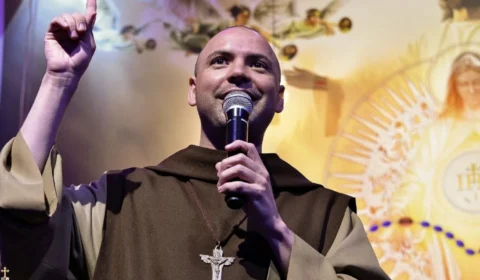 Frei Gilson reúne 1 milhão de fiéis em campanha de Quaresma e vira alvo da esquerda