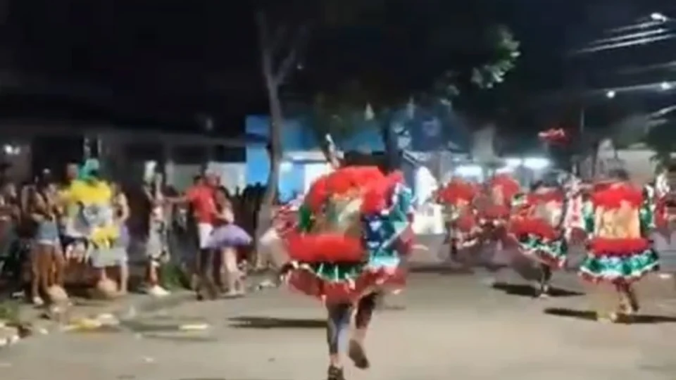 VÍDEO: Facções criminosas exibem armas durante carnaval e levantam alerta sobre segurança pública