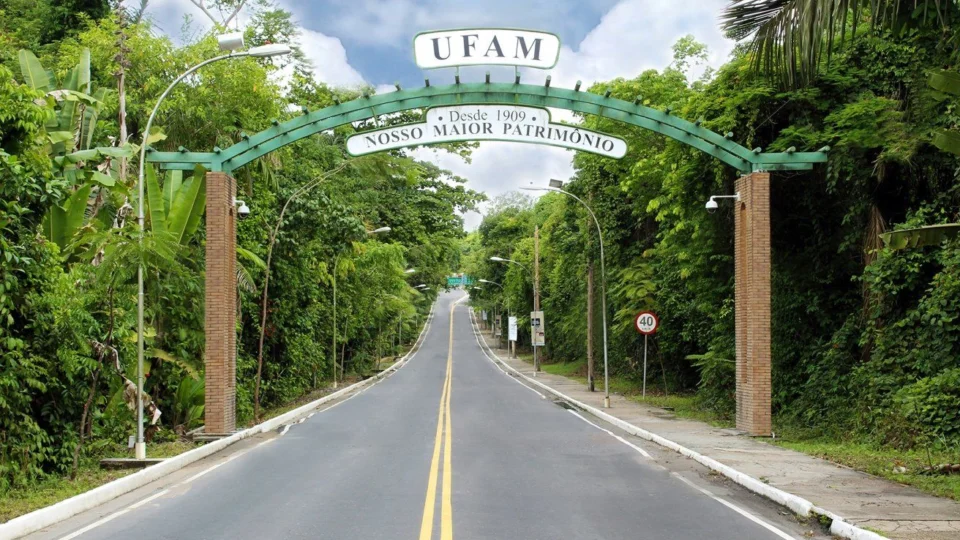 Justiça obriga Ufam a aceitar inscrição de candidata excluída por pagamento via PIX