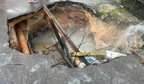 Moradores do bairro Riacho Doce cobram solução da Águas de Manaus por conta de vazamento