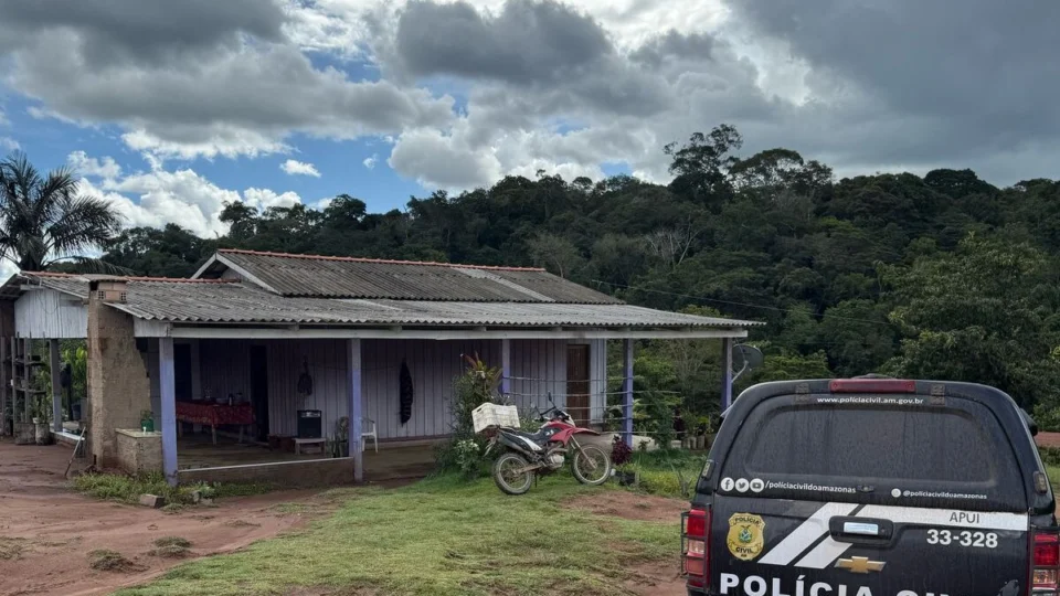 Homem é preso por ameaçar vizinhos com arma de fogo em disputa de terras em Apuí