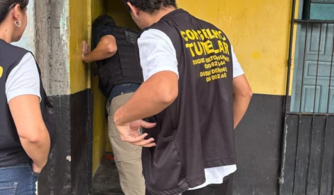 Idoso é detido por exploração sexual de adolescente em troca de alimentos