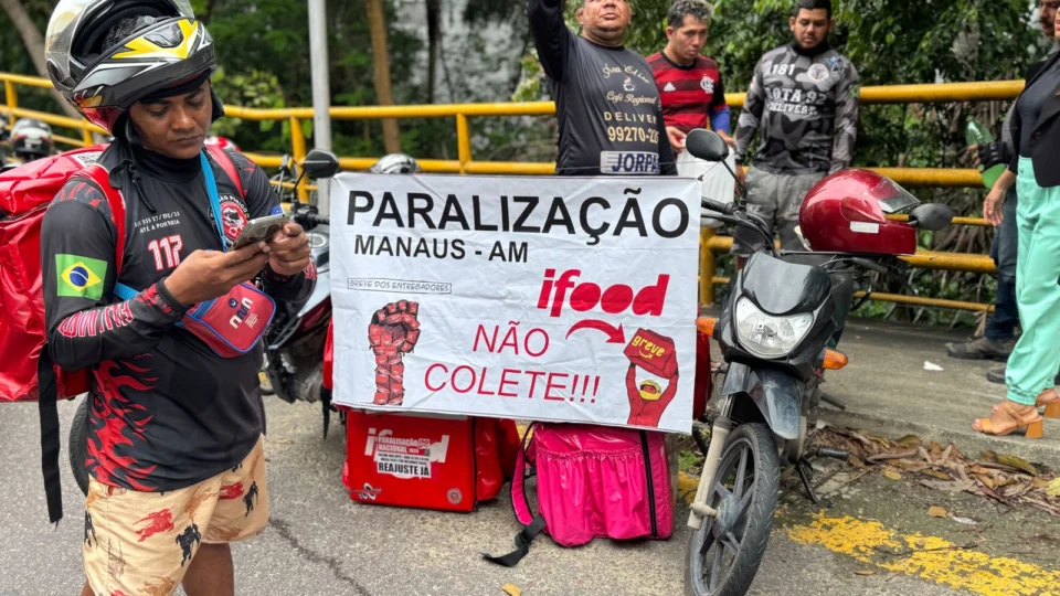Entregadores do iFood realizam greve nacional e reivindicam melhores taxas em Manaus