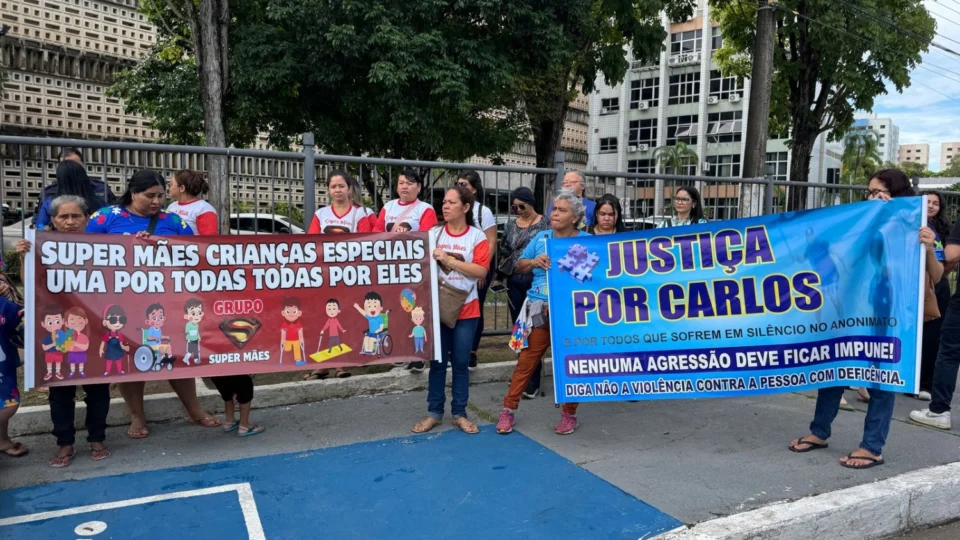 Familiares e amigos pedem justiça por adolescente autista agredido por ex-militar em Manaus