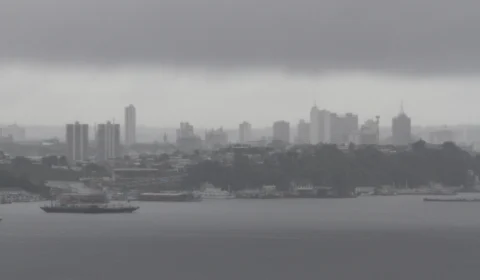 Manaus enfrenta novo dia de chuvas intensas e risco de alagamentos