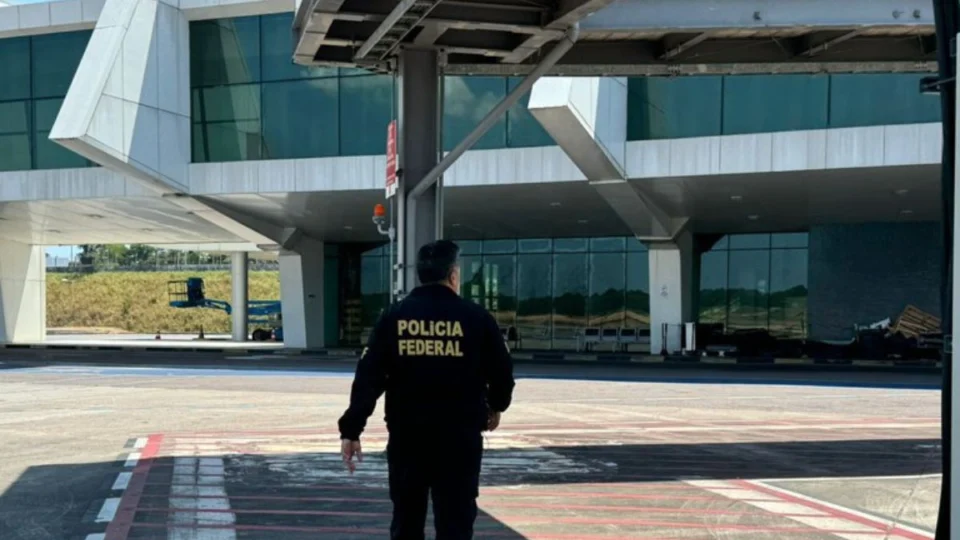 Operação da Polícia Federal prende quatro suspeitos de tráfico no Aeroporto de Manaus