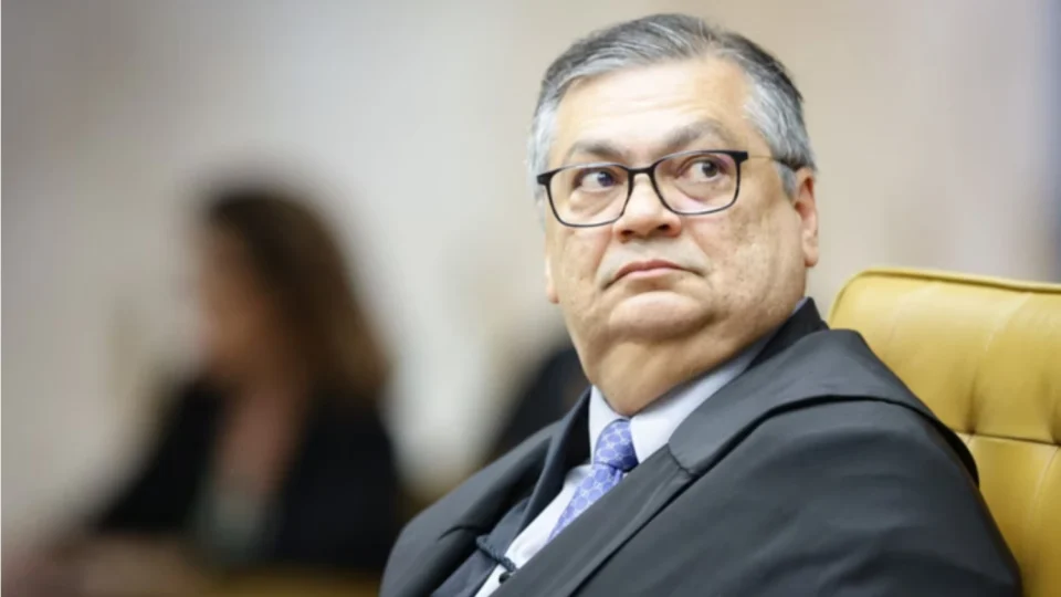 Ministro do STF, Flávio Dino, cobra explicações de Wilson Lima sobre a proibição da linguagem neutra no Amazonas