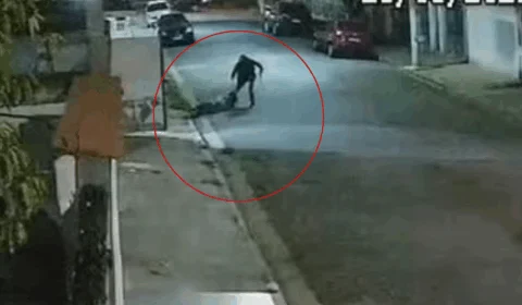 VEJA VÍDEO: mulher leva tiros e tem carro roubado por criminoso na porta de casa