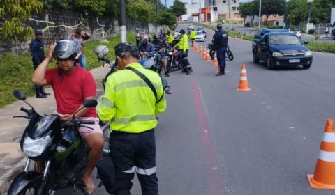 Ação autua 79 motociclistas e remove 11 motos na zona norte de Manaus