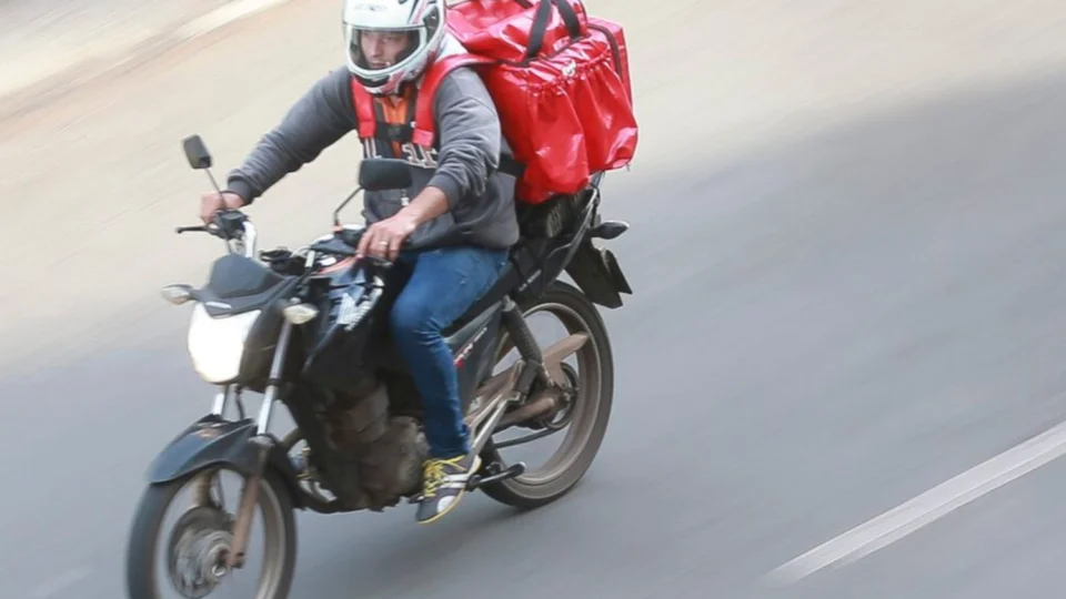 Entregadores de comida por aplicativos anunciam greve em todo o Brasil a partir desta segunda (31)