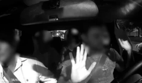 VEJA VÍDEO: câmera flagra assalto a carro por APP e desespero de passageiros