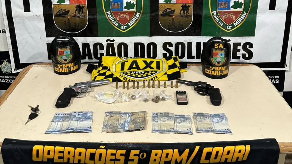 Polícia prende trio por porte ilegal de arma e tráfico de drogas em Coari
