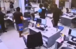 VEJA VÍDEO: após briga com gerente, cliente é morto a tiros por segurança de banco