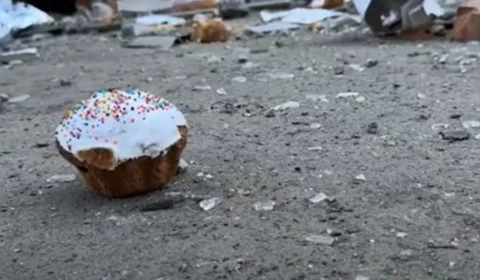 Vídeo: ataque de drone russo mata homem, destrói padaria e espalha doces de páscoa na Ucrânia