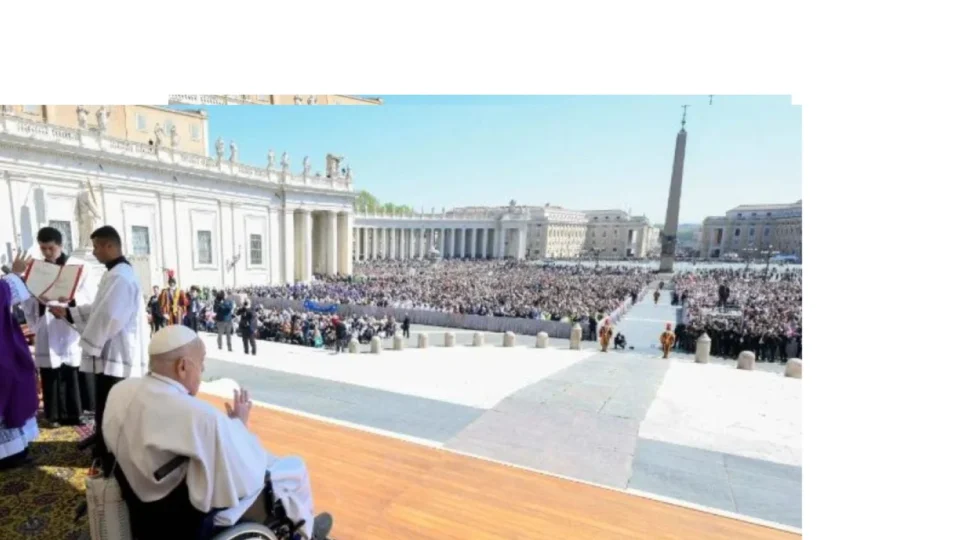 Papa Francisco aparece pela primeira vez desde que recebeu alta do hospital