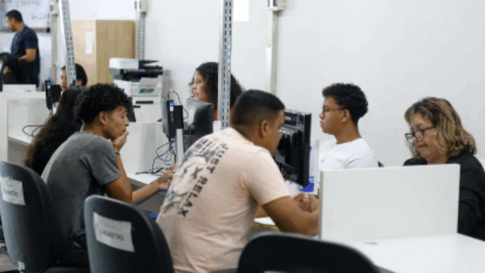 Sine Amazonas divulga 216 vagas de emprego para esta segunda-feira (14)