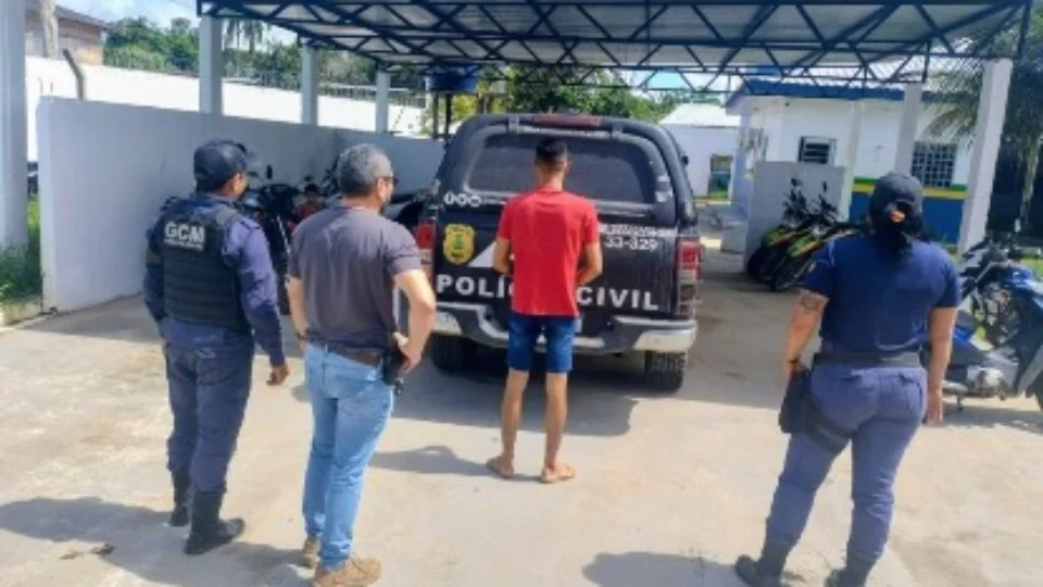 Homem dá chute, tenta enforcar companheira e vai preso no Amazonas