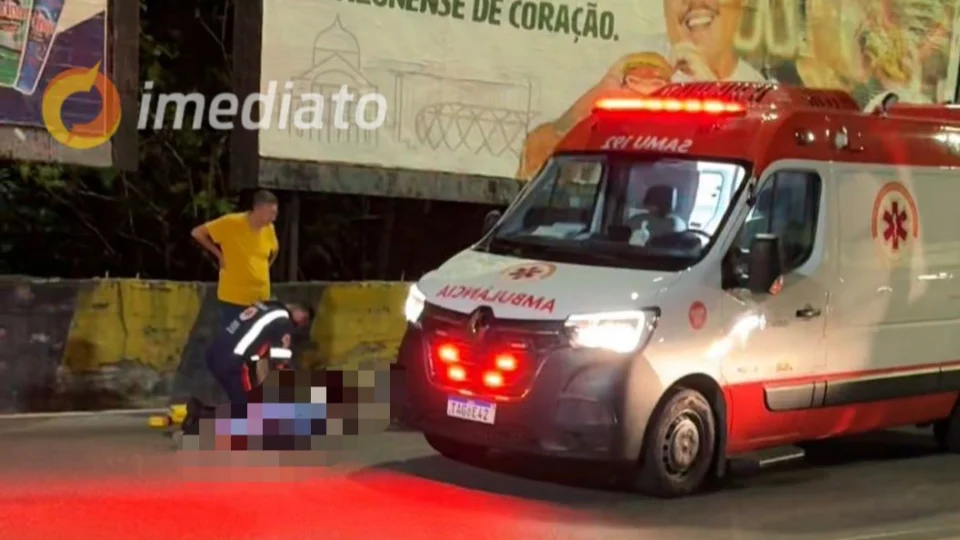 Mulher sofre queda de motocicleta e fica ferida no bairro Parque Dez